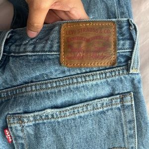 High waisted levi jeans buttons all the way up